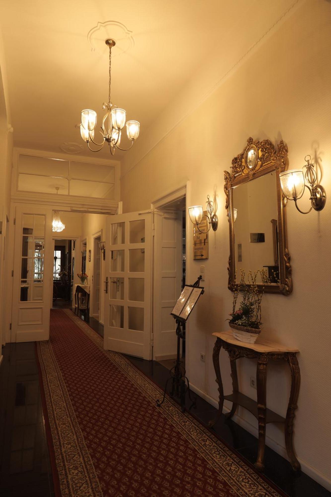Hotel Weisses Haus บาดคิสซินเงิน ภายนอก รูปภาพ