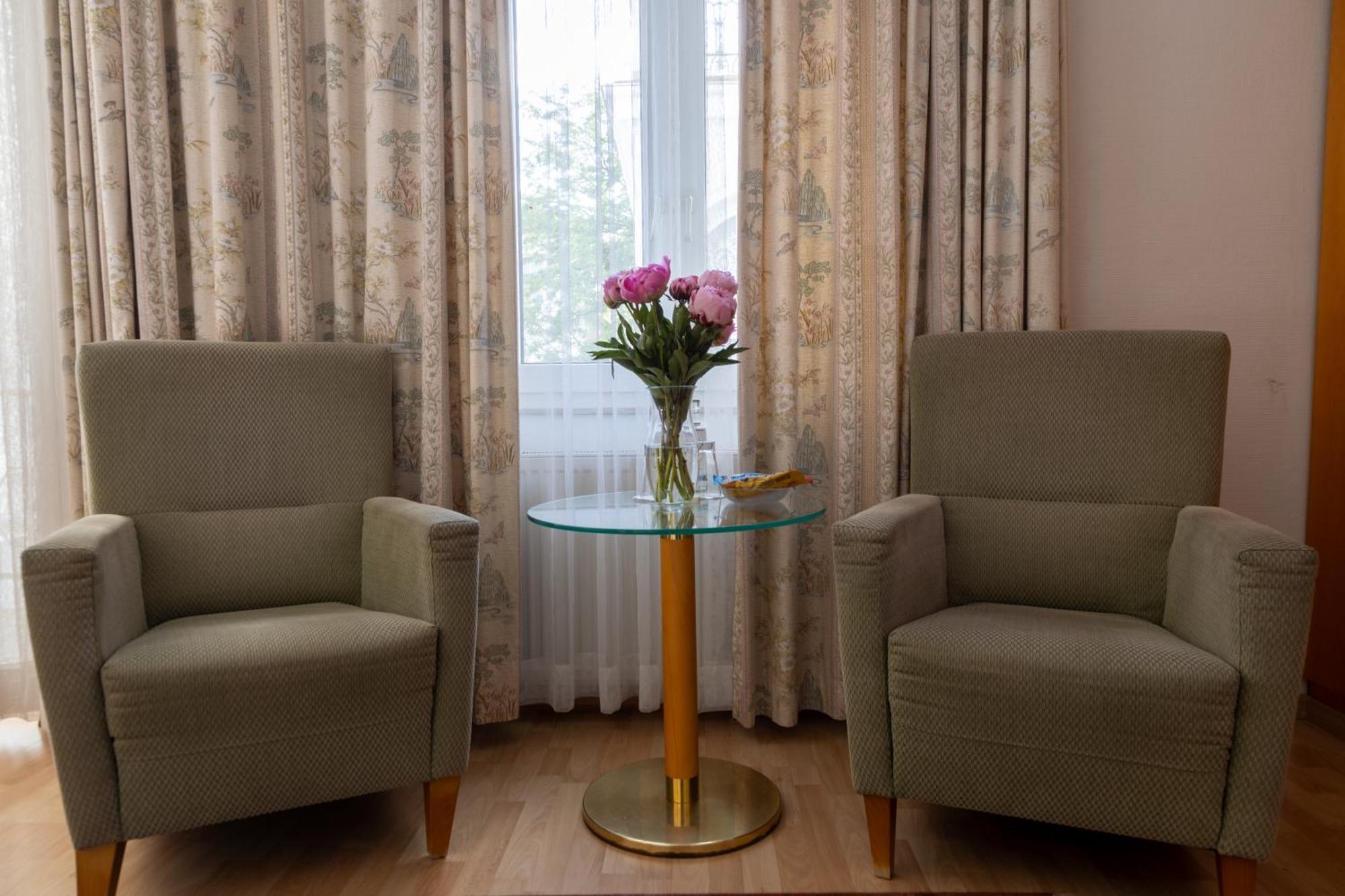 Hotel Weisses Haus บาดคิสซินเงิน ภายนอก รูปภาพ