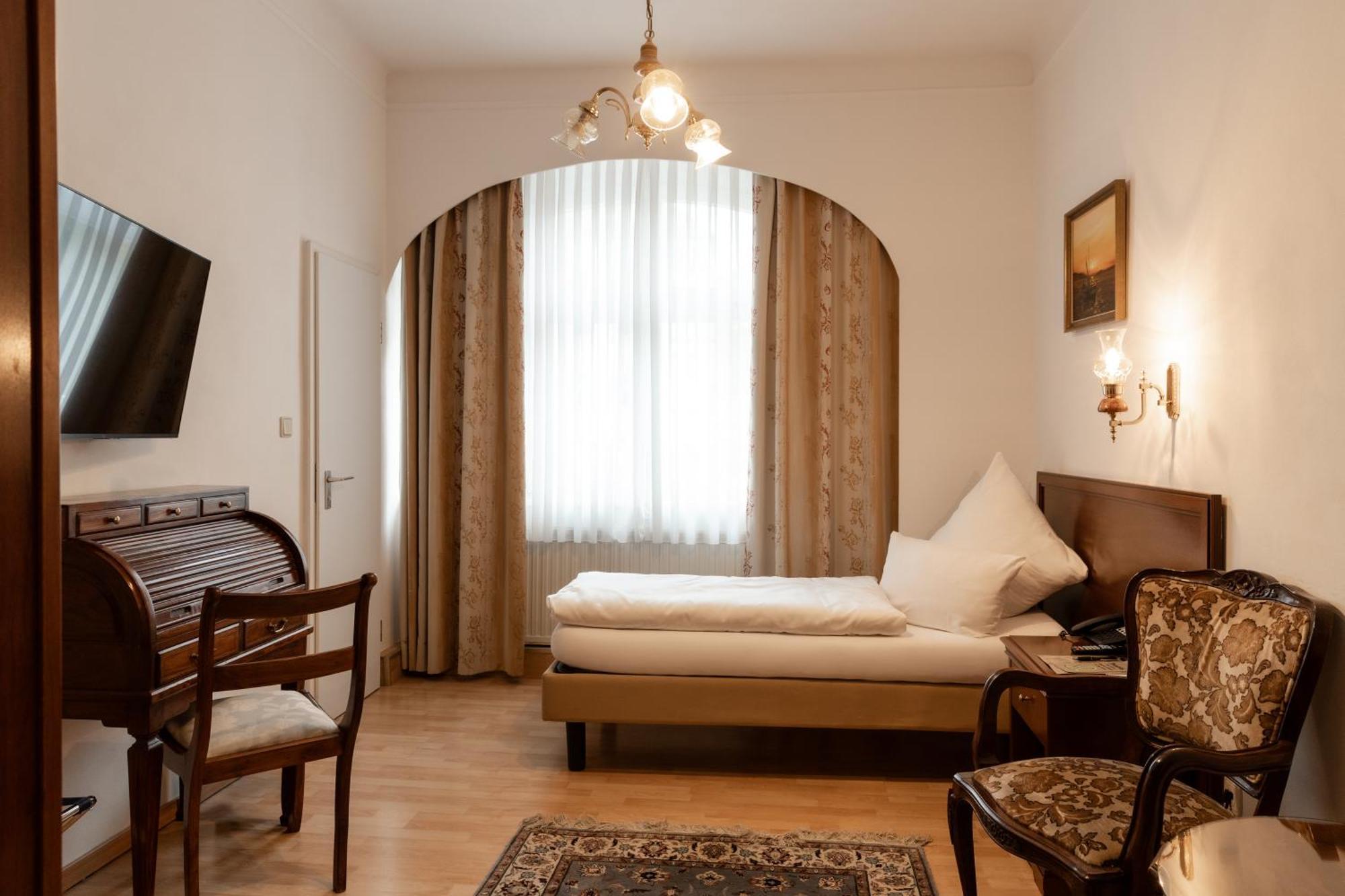 Hotel Weisses Haus บาดคิสซินเงิน ภายนอก รูปภาพ