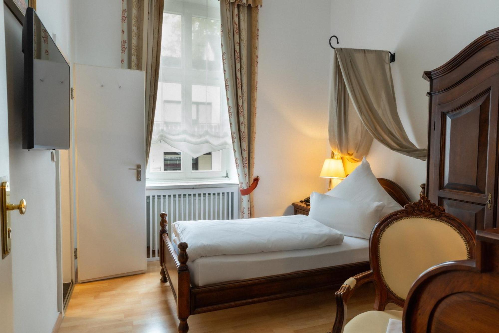 Hotel Weisses Haus บาดคิสซินเงิน ภายนอก รูปภาพ