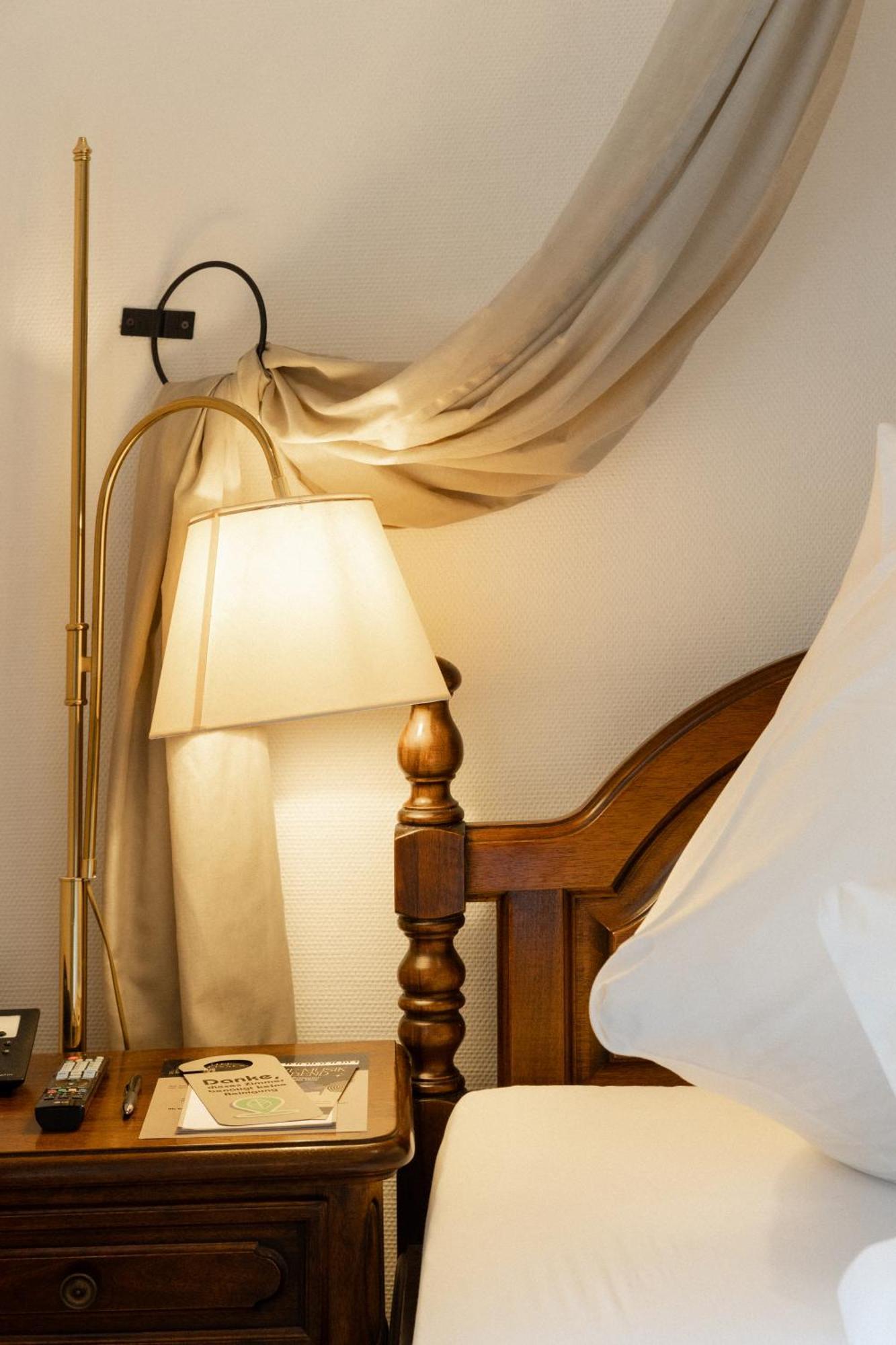 Hotel Weisses Haus บาดคิสซินเงิน ภายนอก รูปภาพ